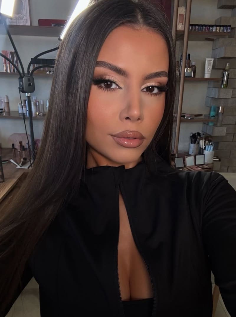 Sexy model in strak topj e