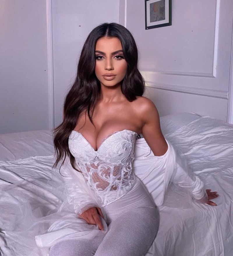 Frosina in witte jurk