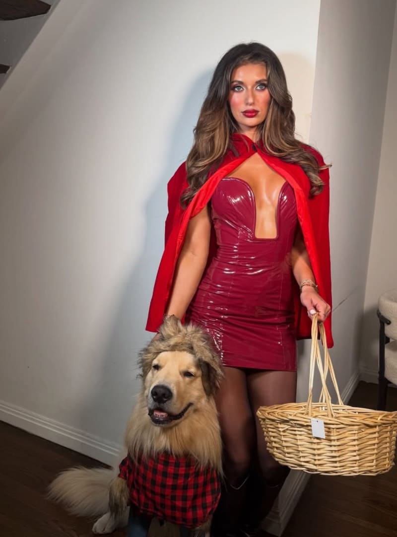 Zarah in sexy roodkapje kostuum