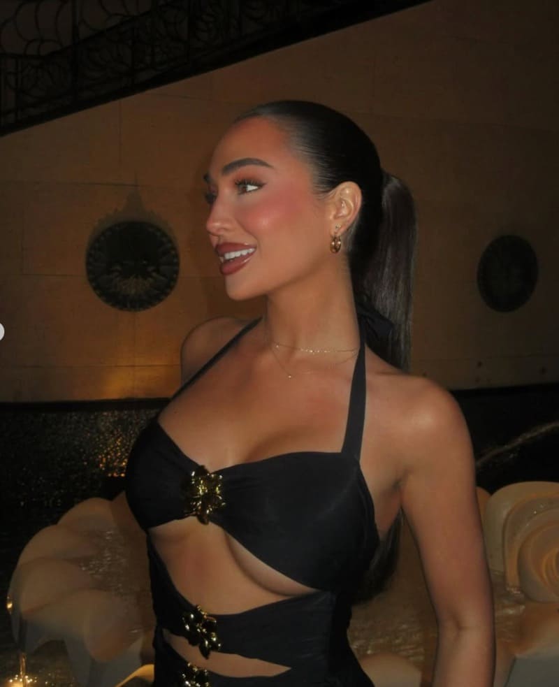 Gabriella met dikke tieten in strakke jurk