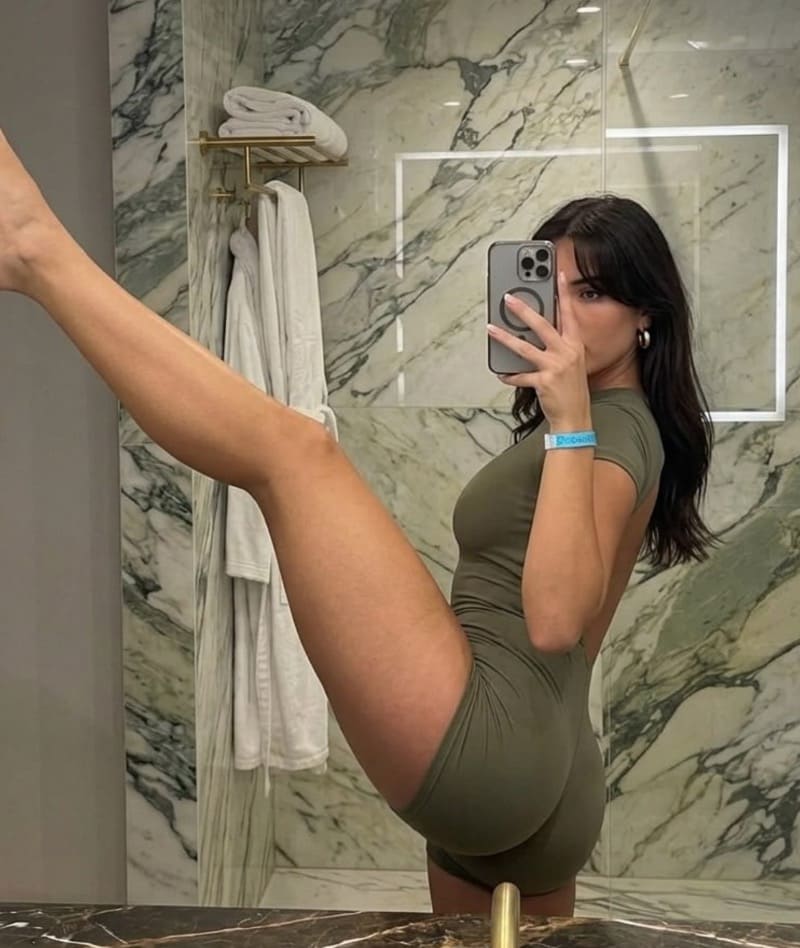 Alessia in groene outfit