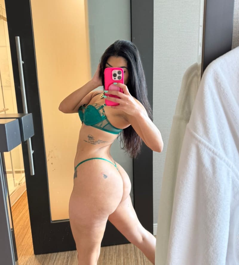 Sexy dame in groene lingerie