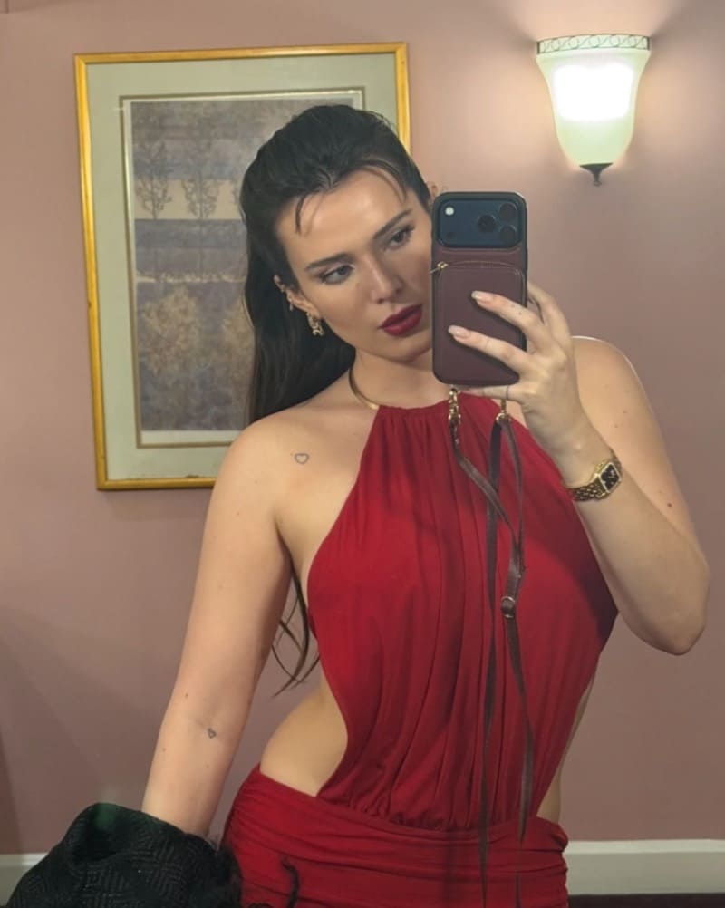 Lekker ding in rode jurk