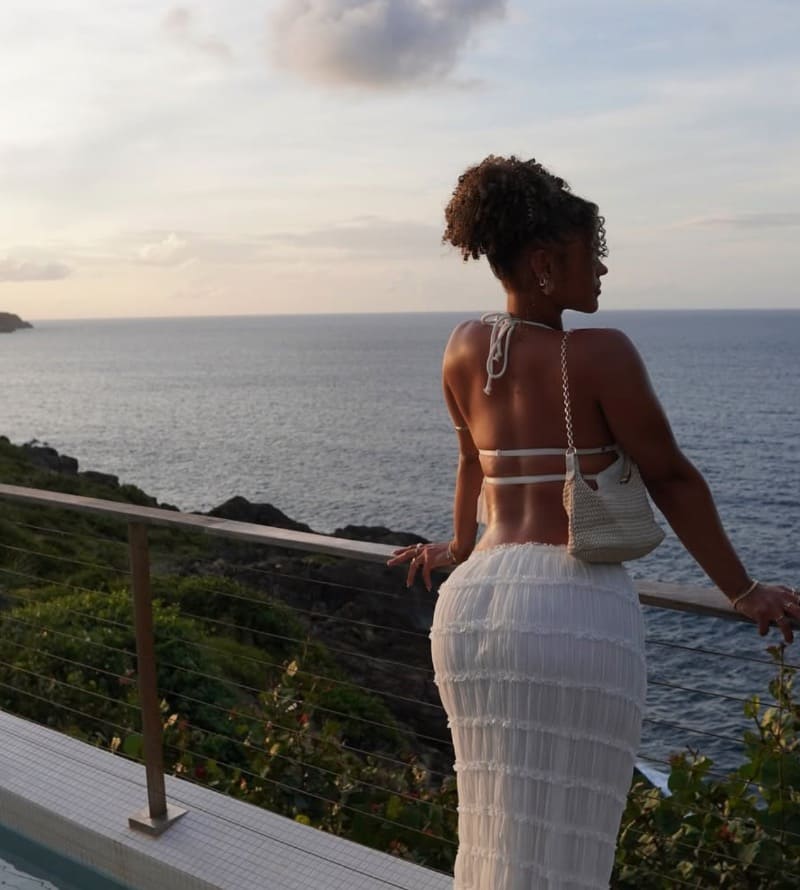 babe in strak jurkje