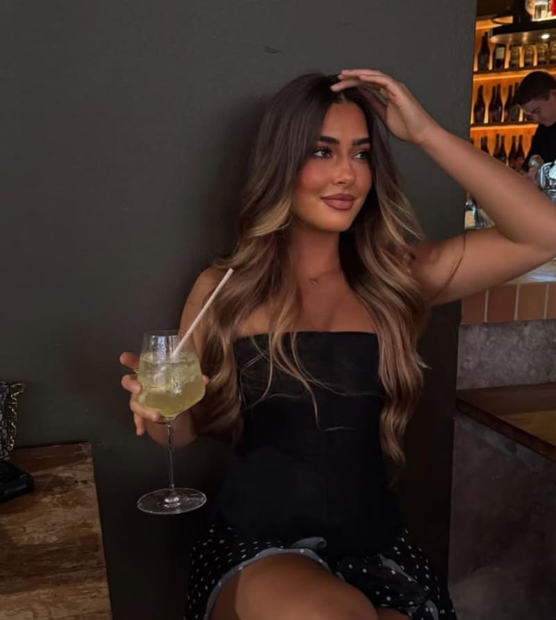 Sexy model in hete jurk