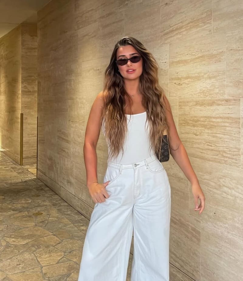 Babe in strakke outfit