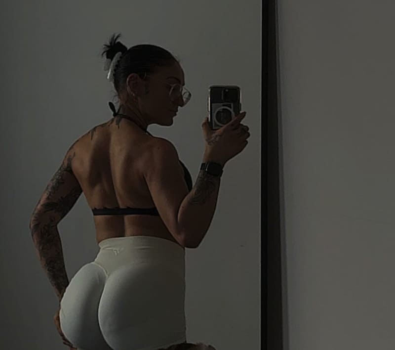 Babe met dikke billen