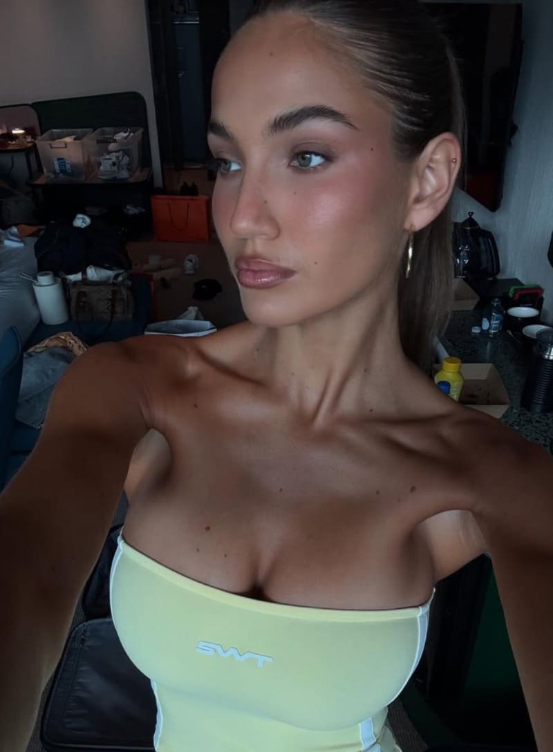 Melita in groene outfit