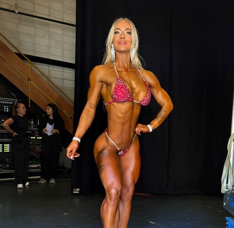 Jo in body building fysiek