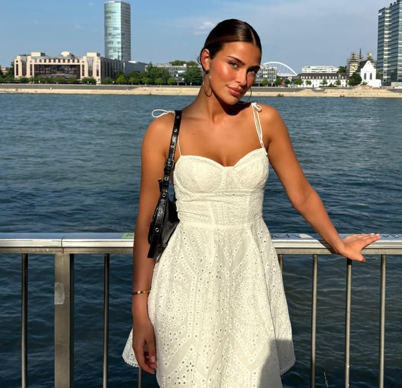 Lekker ding in witte jurk