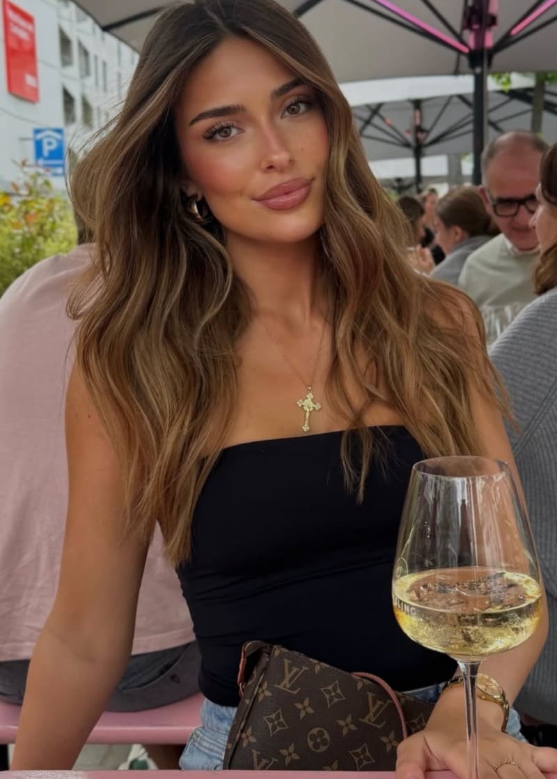 Valentina in sexy zwarte jurk