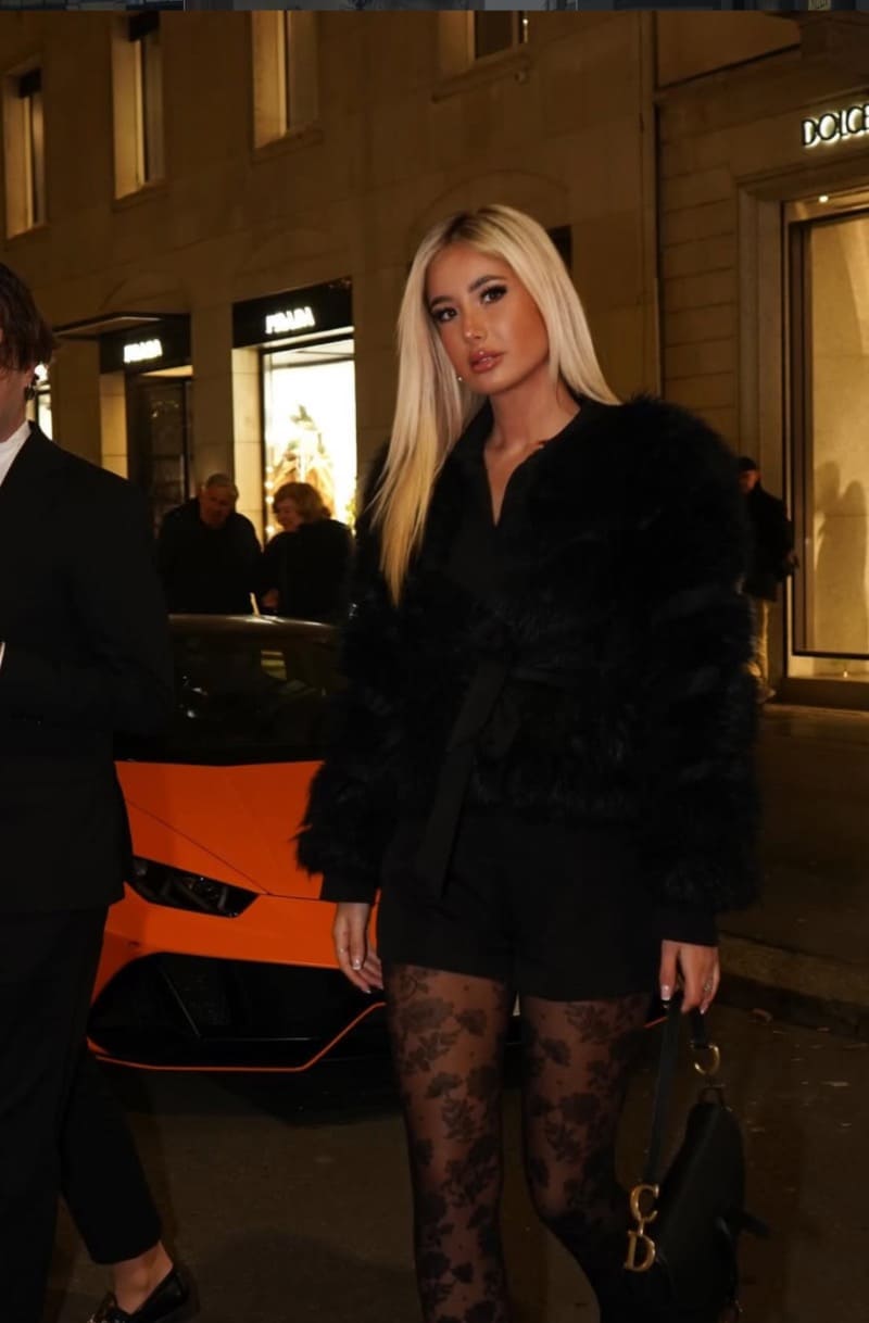 Veronica in coole outfit 