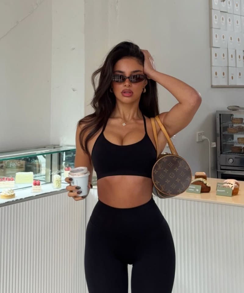 Jessica in sexy zwarte outfit