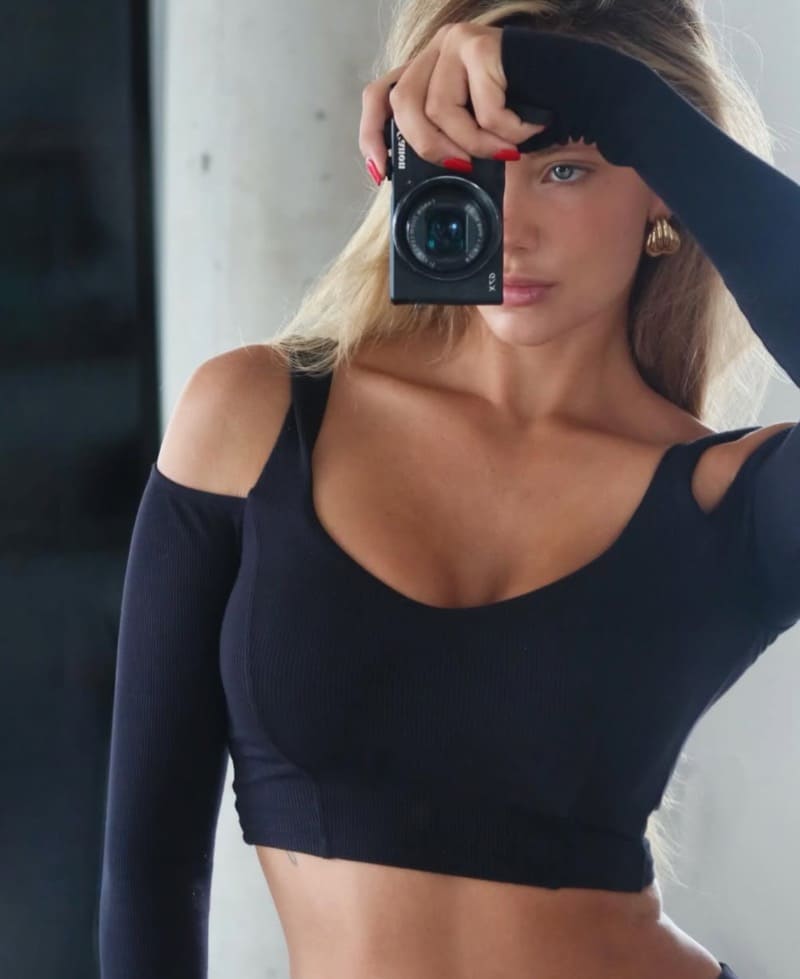 Briana in sexy topje