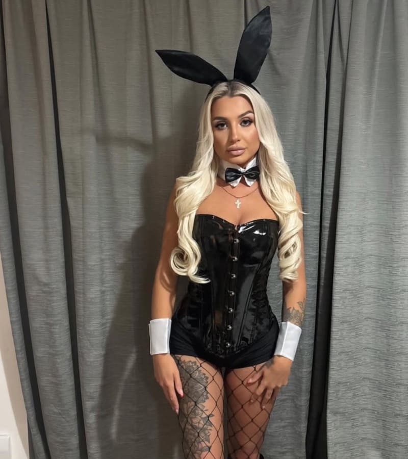 Lekker ding in strakke lingerie