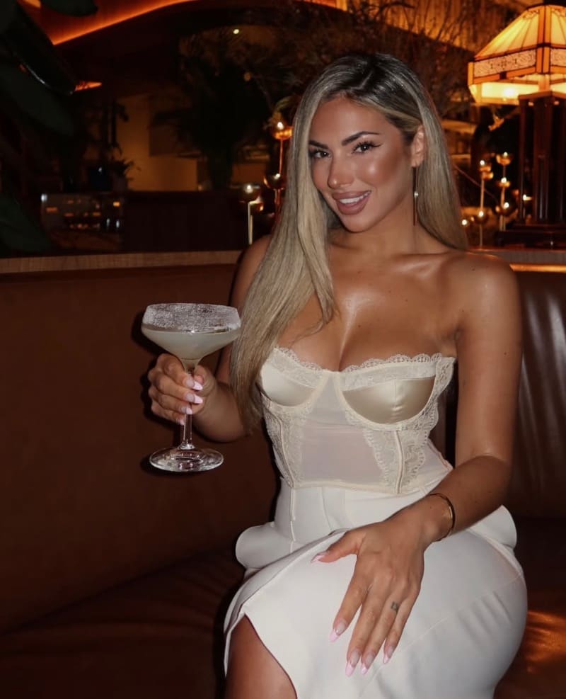 Sexy dame met langer jurk