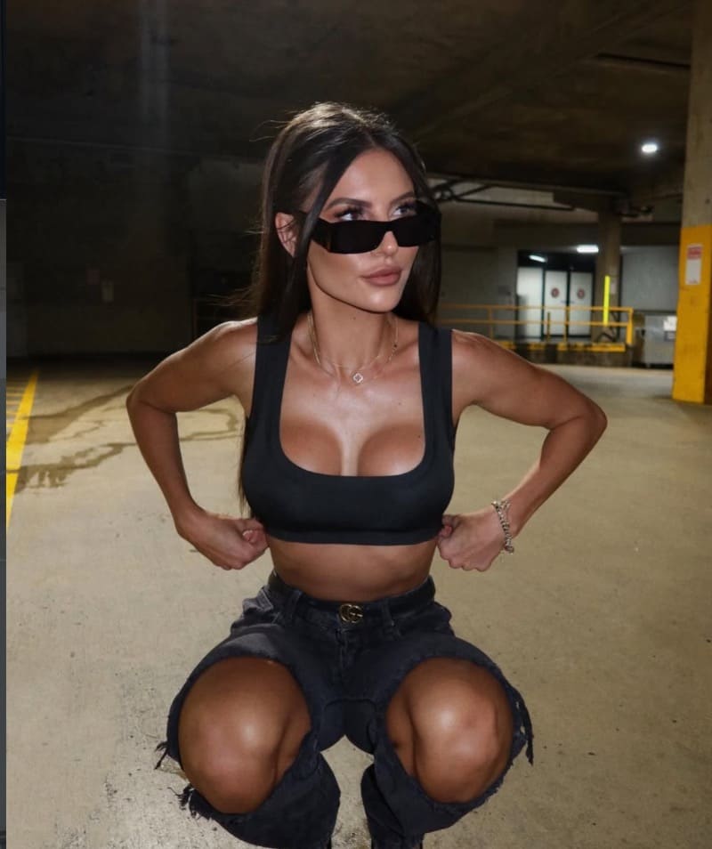 Brienna in coole outfit