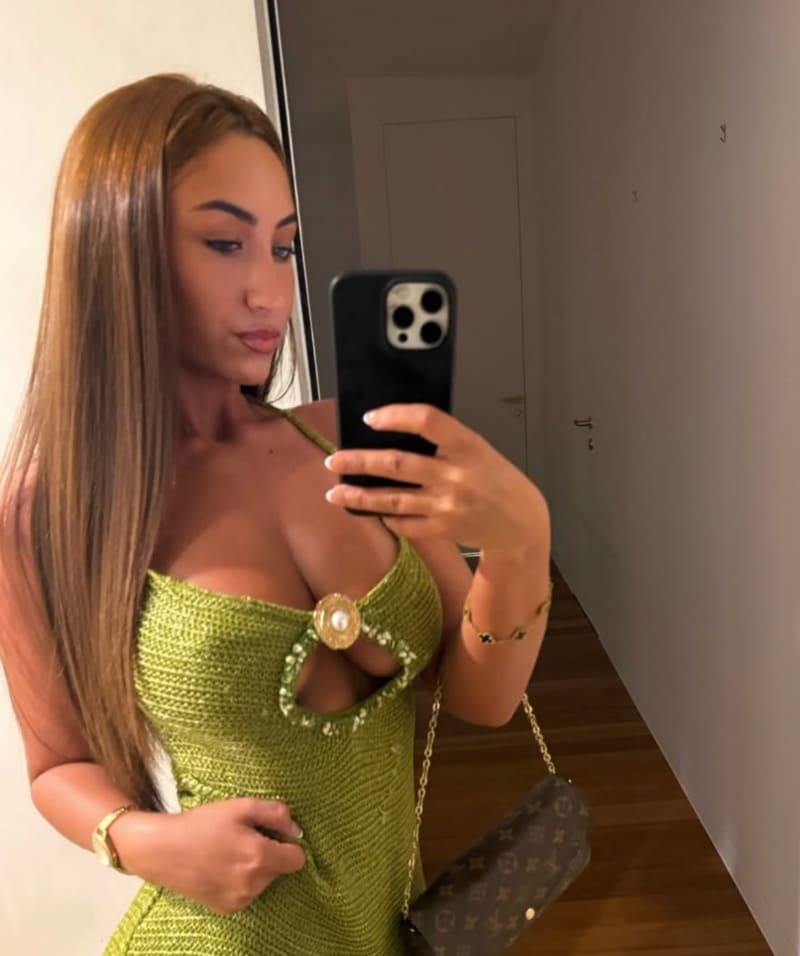 Shakiah in groene jurk