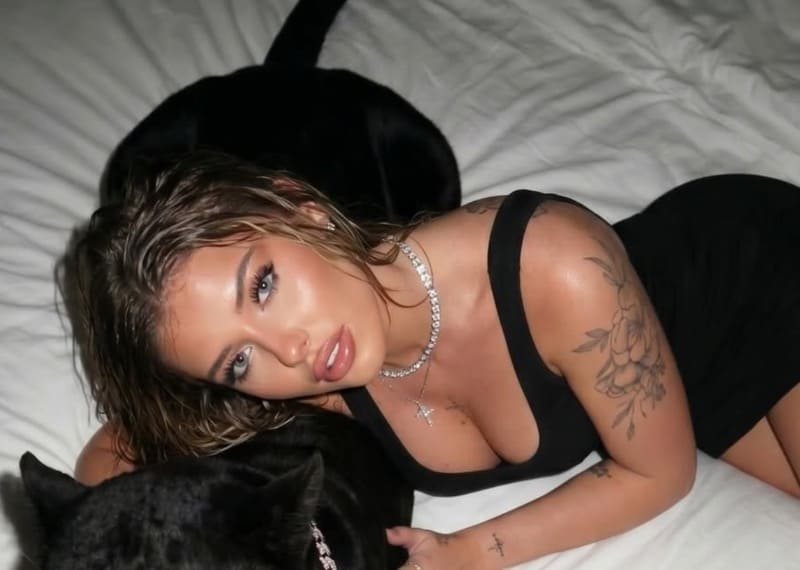 Elisa in sexy topje met dikke tieten