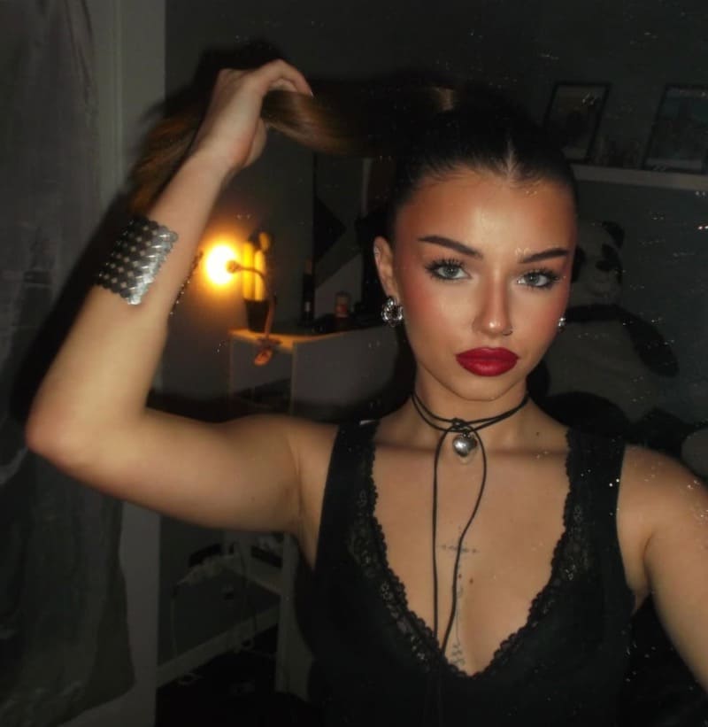 Sexy dame met rode lippen