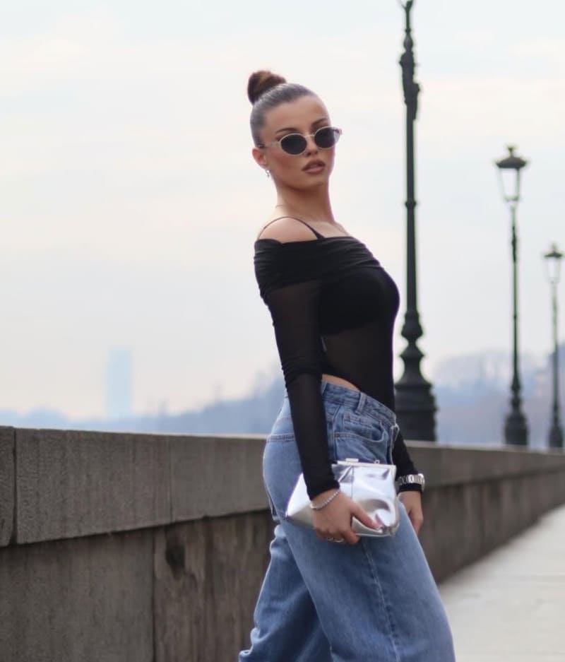 Lekker ding in strak zwart topje