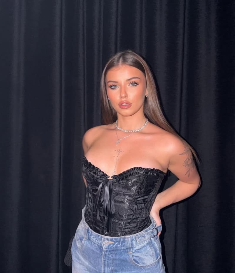 Sexy dame met dikke tieten