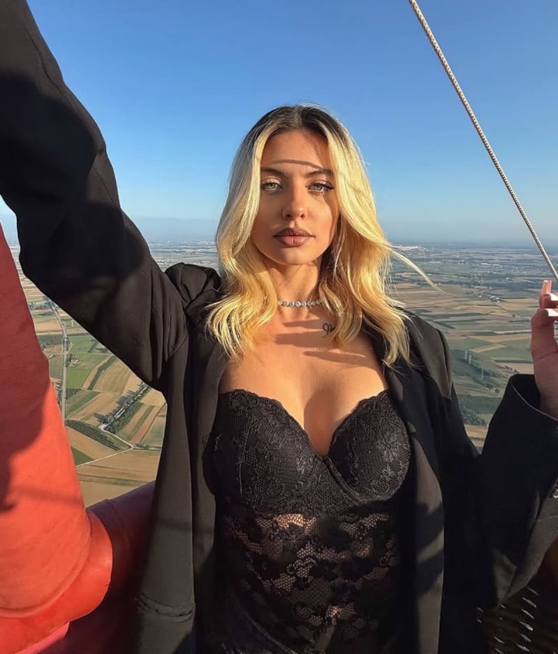 Dame met dikke tieten