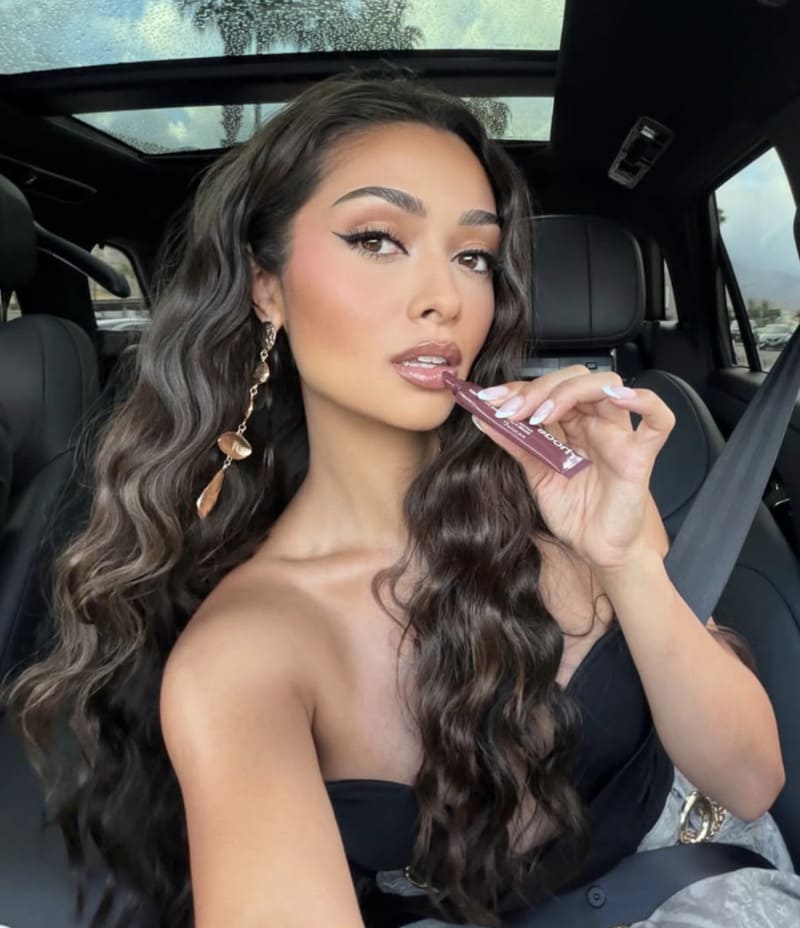 Angelica Rose in sexy outfit in auto