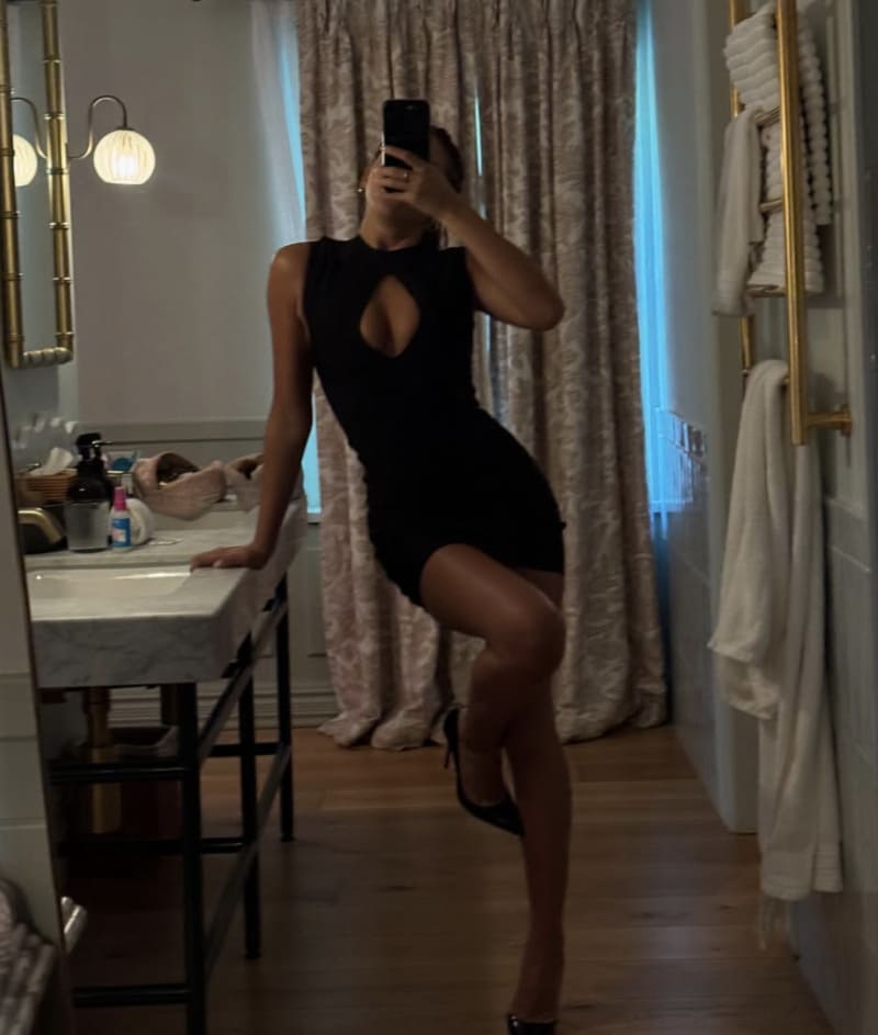 Jasmine in sexy korte jurk