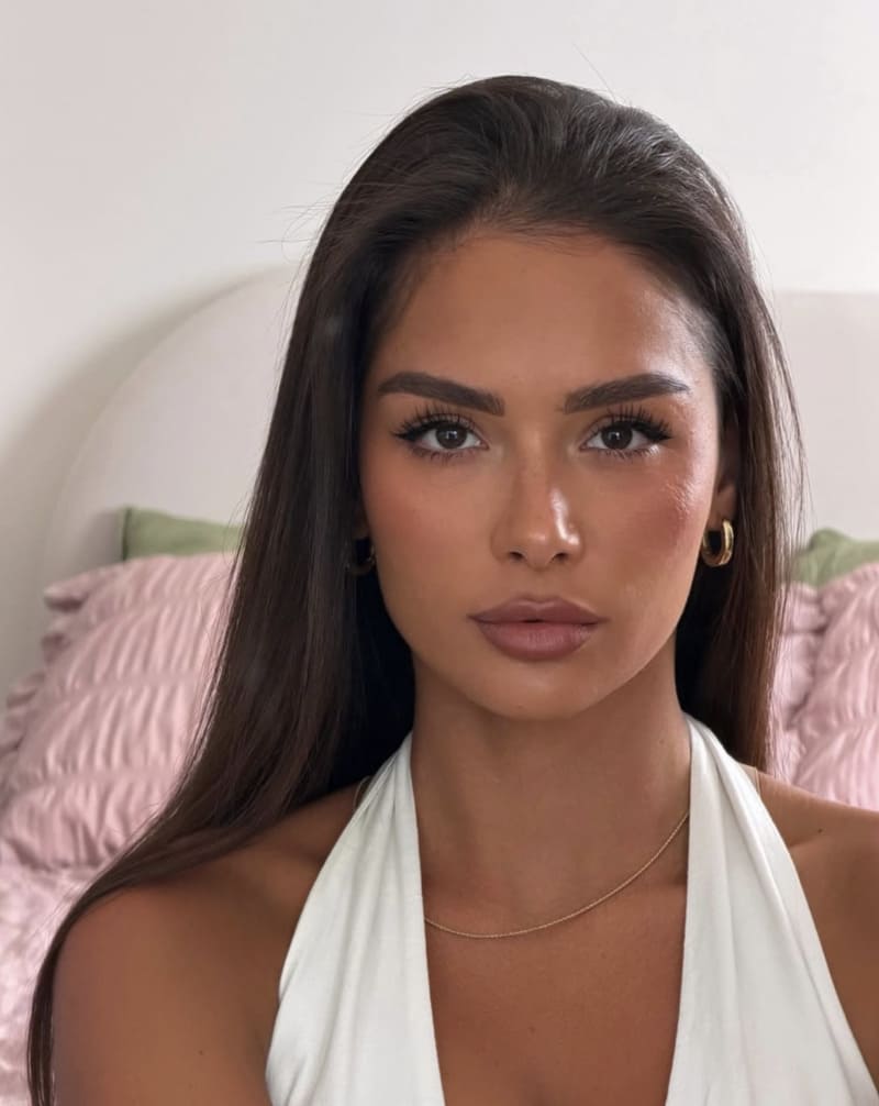 Sexy dame in wit topje