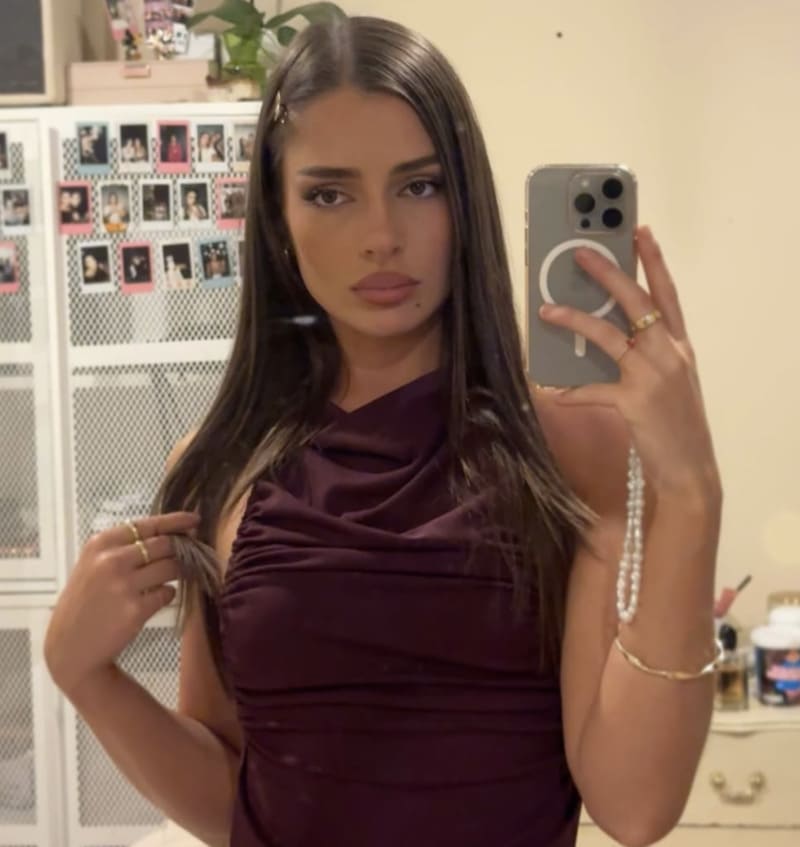 Georia in sexy bruin topje