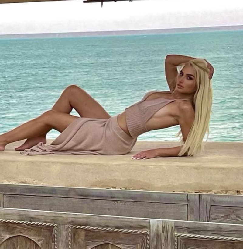 Jade in sexy jurkje