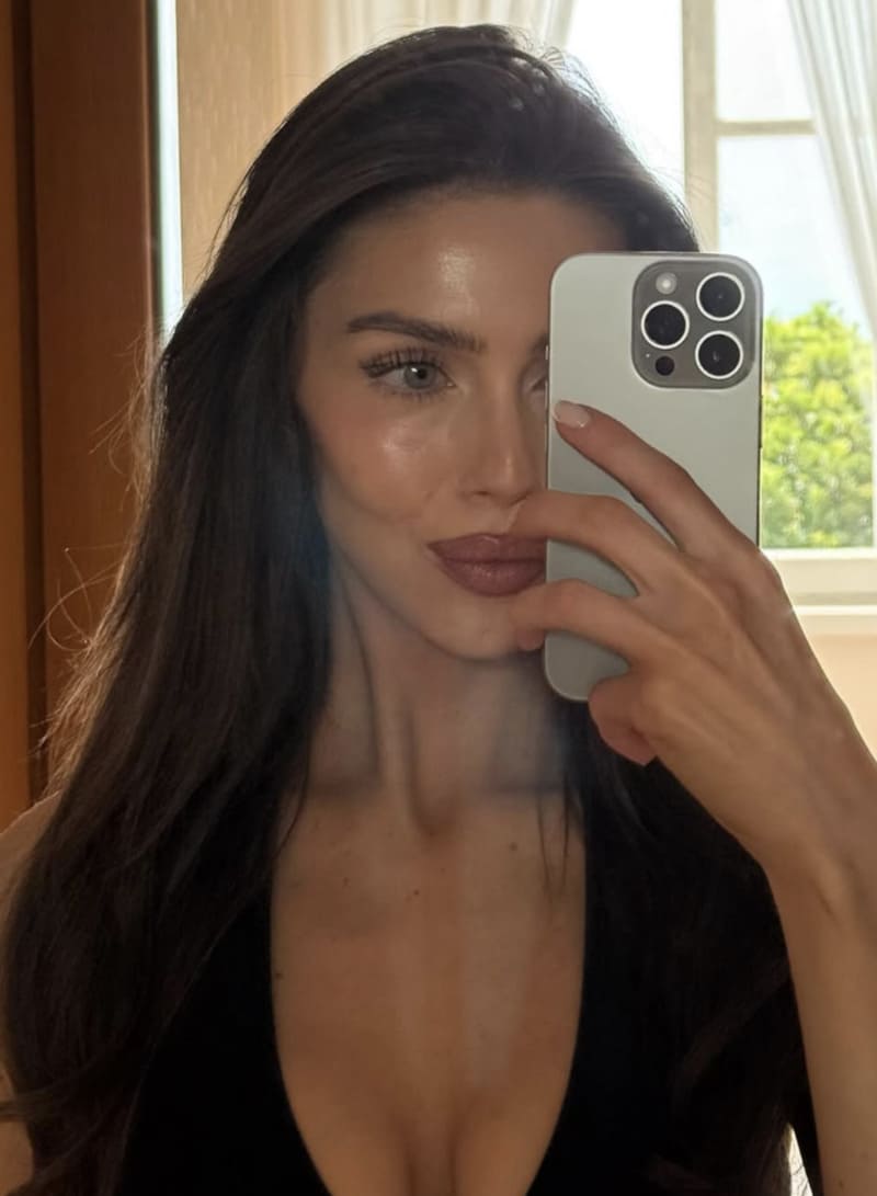 Lisa neemt selfie