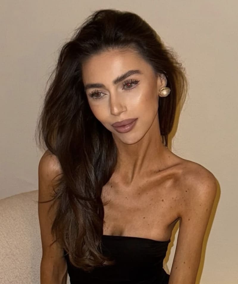 Sexy brunette met fit figuurtje