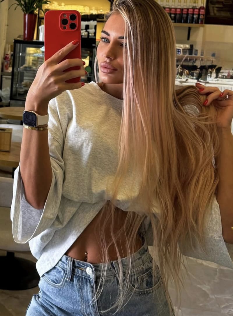 Tania in sexy outfit