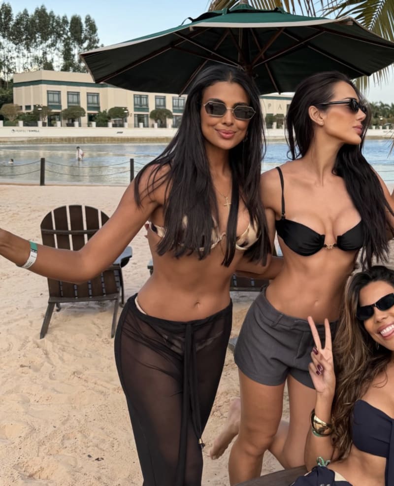 Sexy dames in bikinis