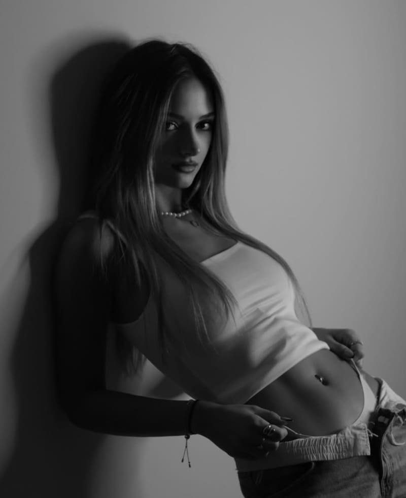 Babe in mini outfit