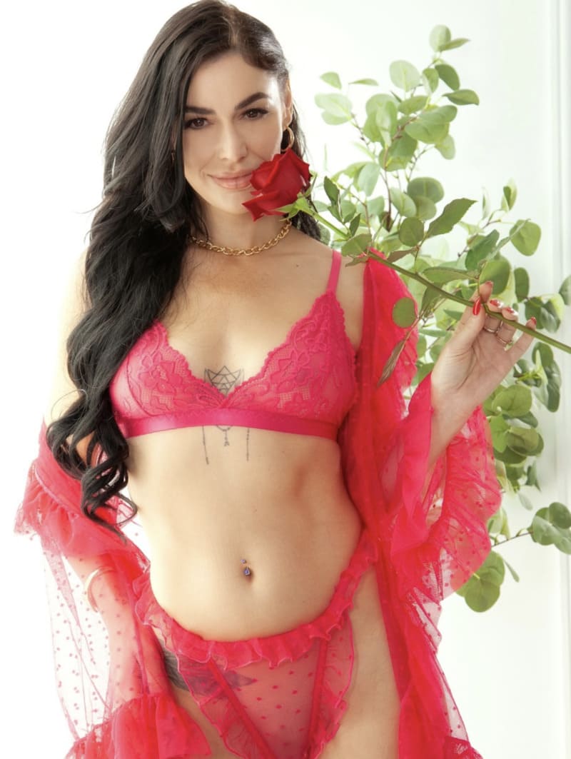 Babe in roze outfit