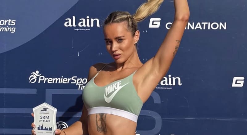 Emma in sexy topje