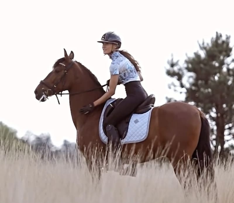 Babe op paard