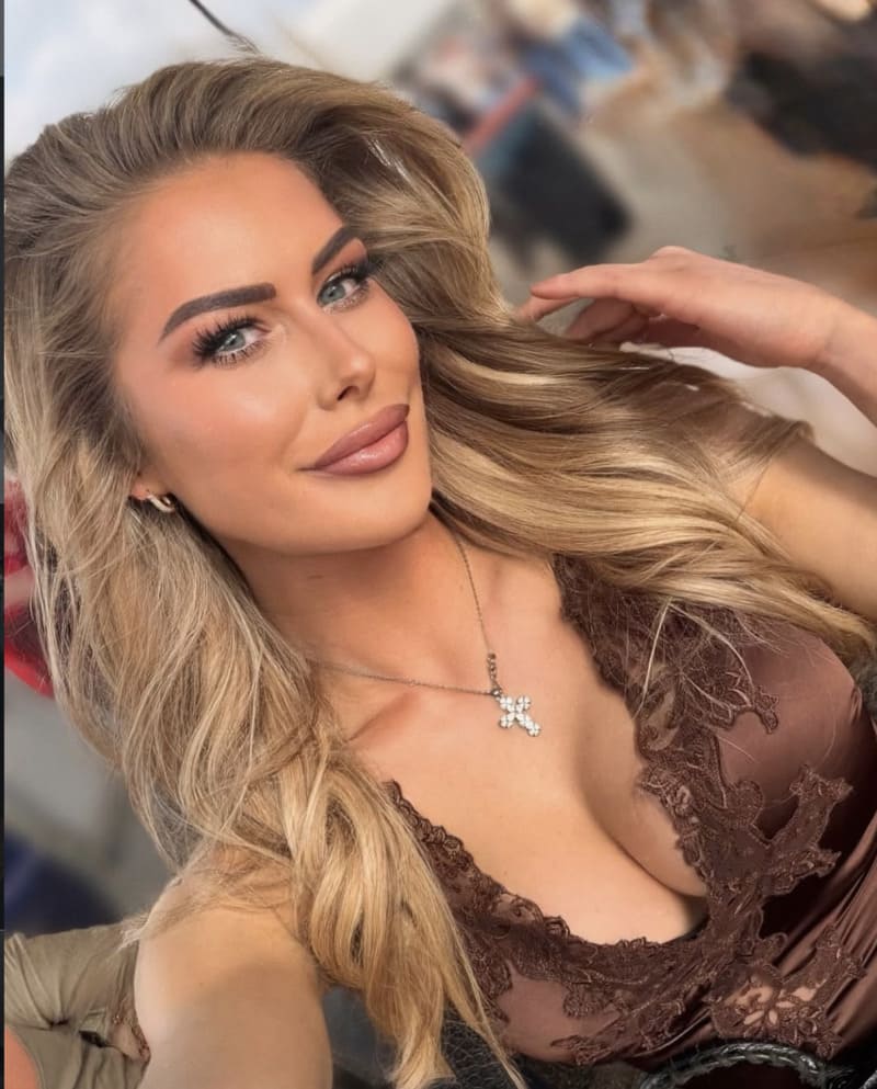 Michelle in sexy outfit