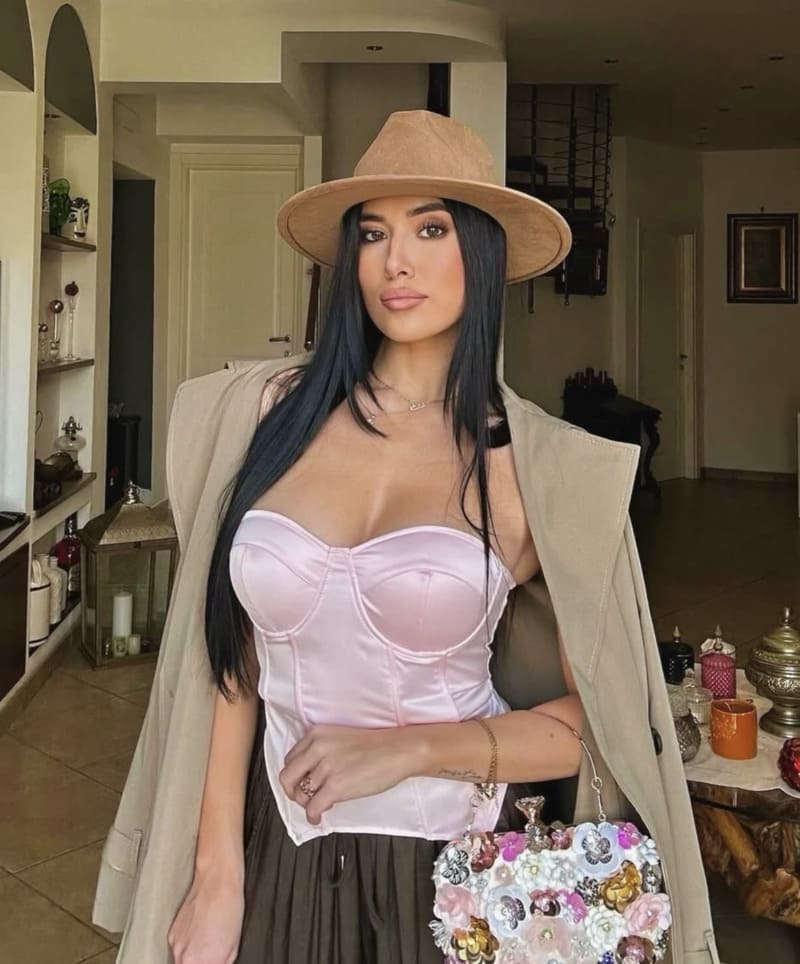 Cecillia in sexy outfit