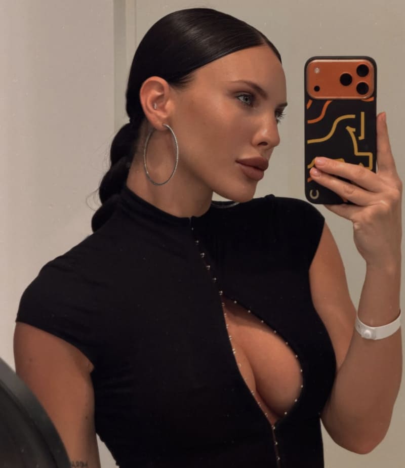 Babe in mini topje
