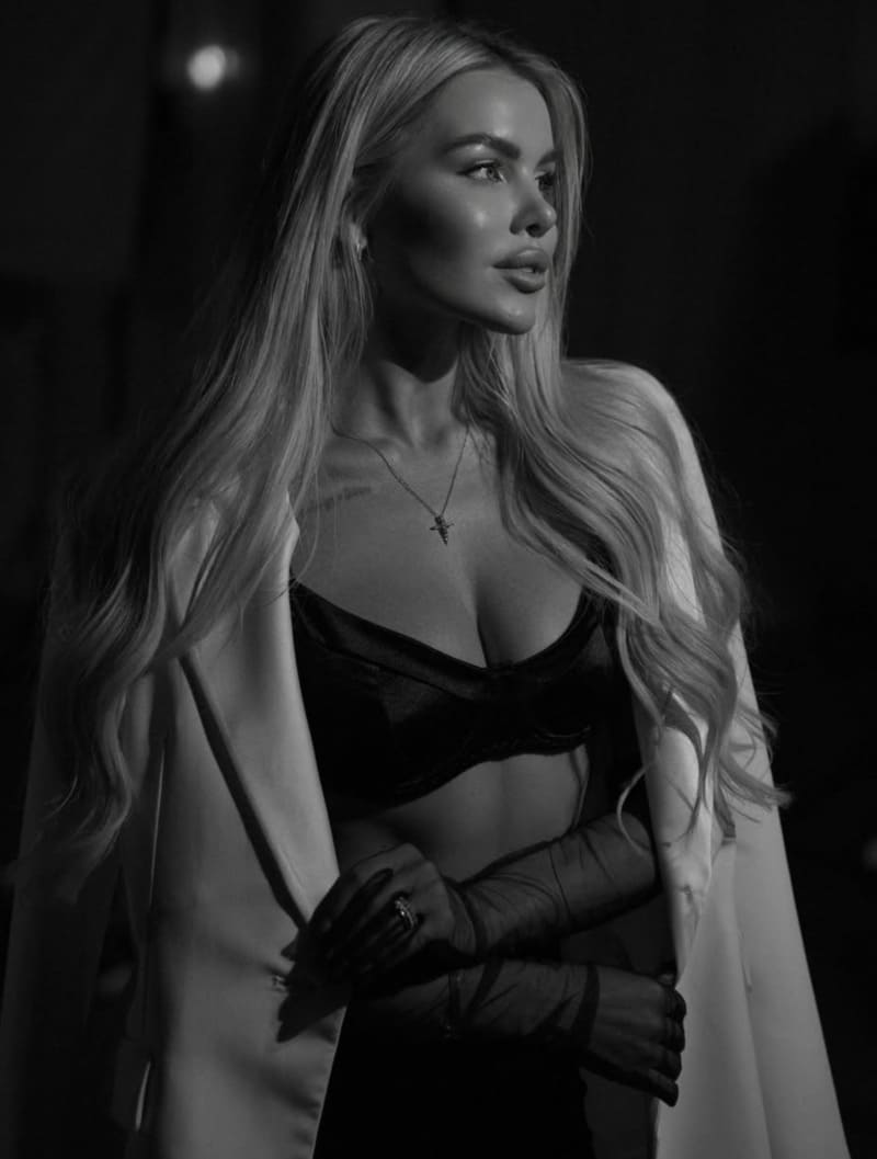 Babe in zwarte lingerie
