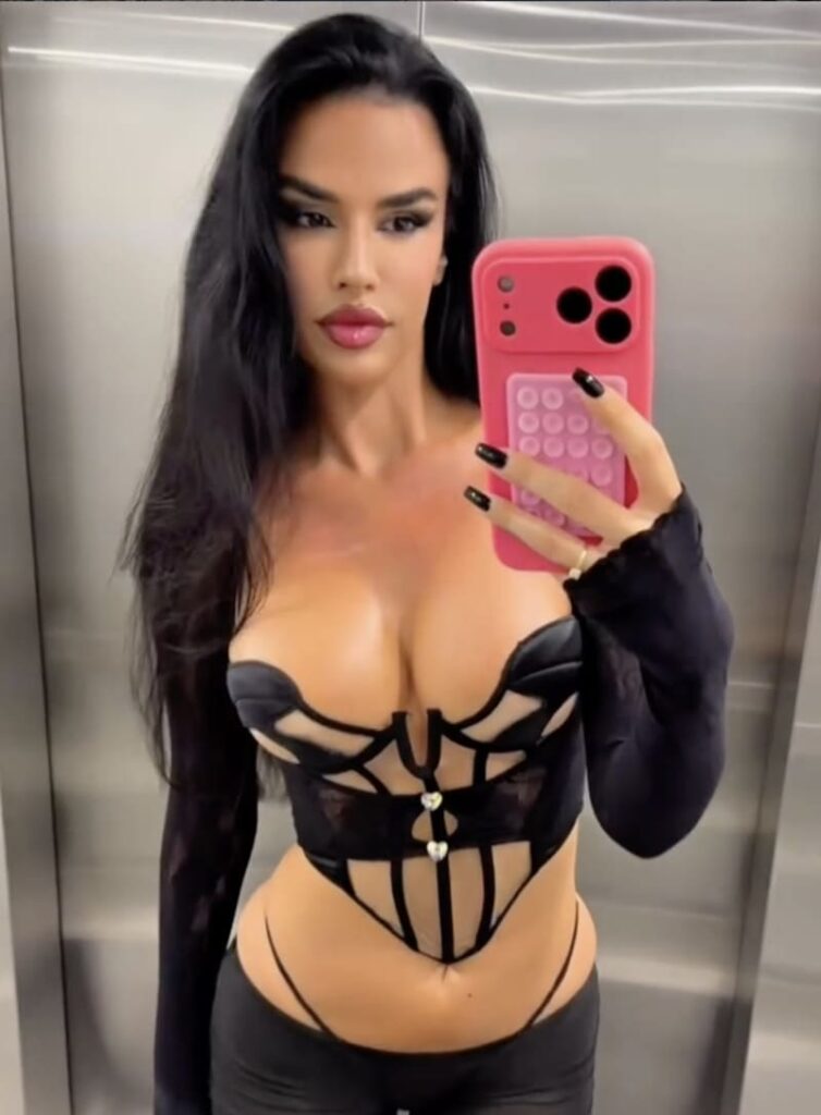 Knolldoll in sexy lingerie