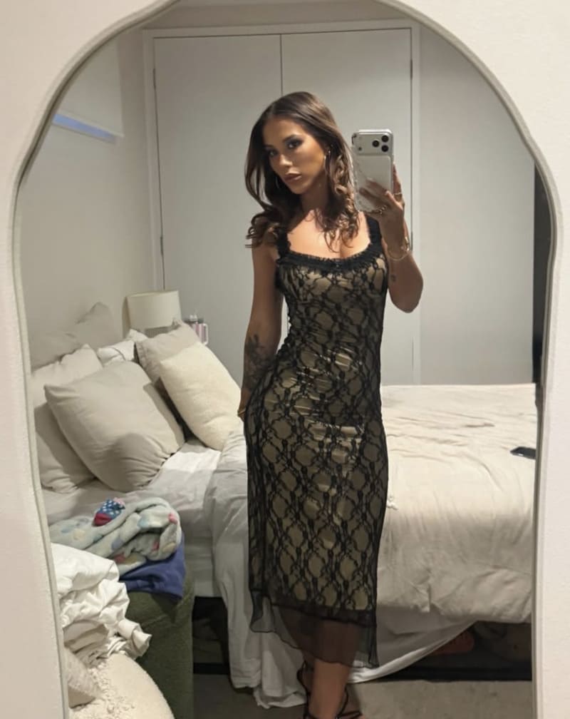 Chloe in sexy strakke jurk
