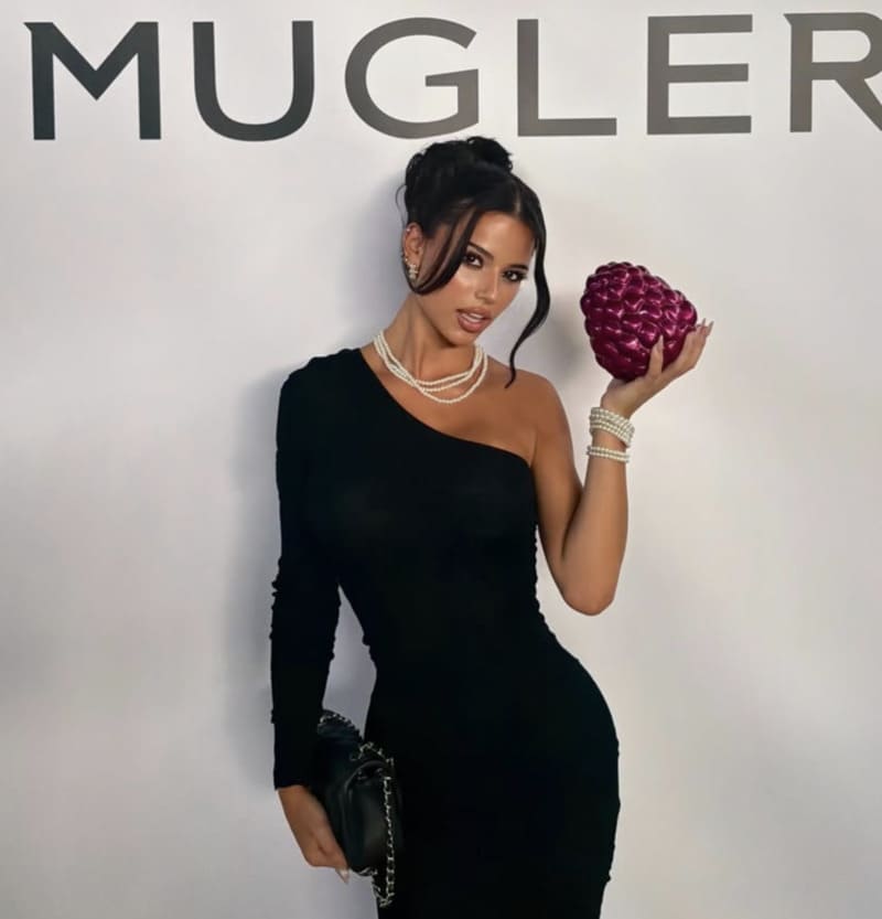 Moara in sexy strakke jurk