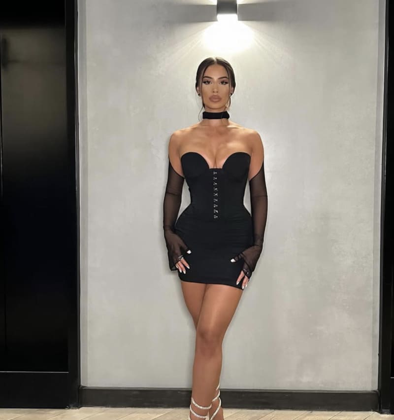Reo in sexy korte jurk