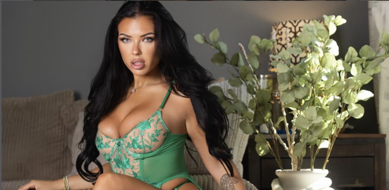 Babe in groene outfit