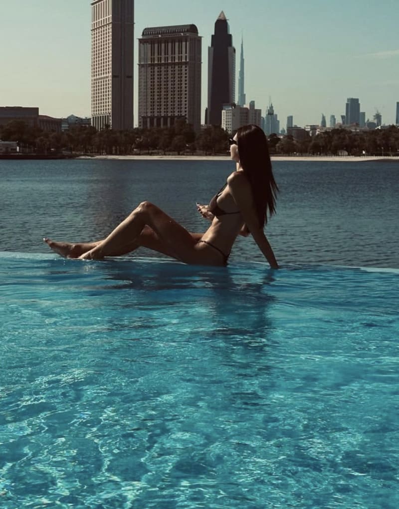 Francesca in sexy bikini
